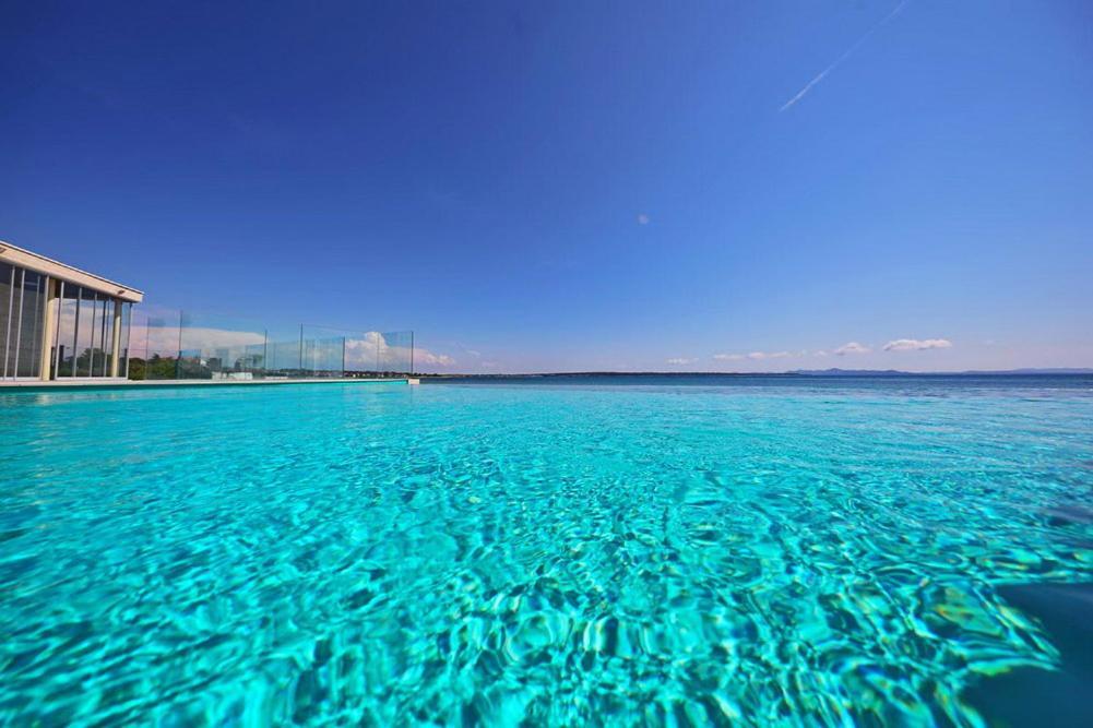 Arcadia Eco-Luxe Mobile Homes With Infinity Pool By Oiko Collection Привлака Экстерьер фото